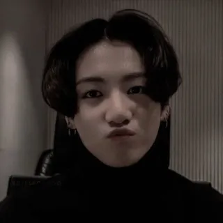 ⛓ f6d0dcba Person, Porträt, schwarze Haare, dunkle Kleidung, Gesicht, Ausdruck telegram sticker