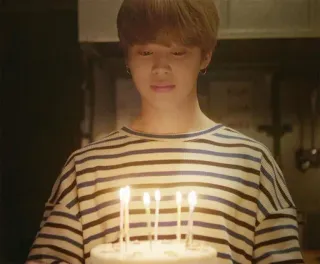 🍁 22497769 kue, lilin, ulang tahun, orang, perayaan, kaos garis telegram sticker