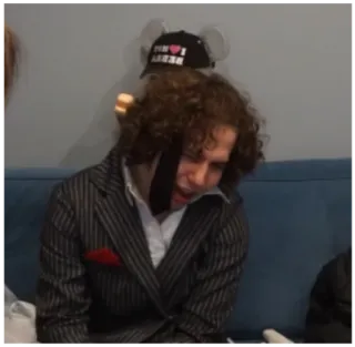 😭 25266f9b I LOVE NY người đàn ông, mũ, I LOVE NY, áo vest kẻ sọc, tóc xoăn telegram sticker