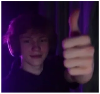 👍 e247e838 thích, tích cực, chấp thuận, cử chỉ, thiếu niên, cậu bé telegram sticker