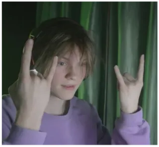 🤘 ed8f20ec thiếu niên, bàn tay, rock and roll, sừng, âm nhạc, tai nghe, trong nhà, tuổi trẻ, người telegram sticker