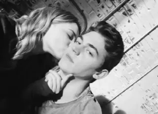 🎐 4f491cc4 คู่รัก, จูบ, ความรัก, ความรักใคร่, ความโรแมนติก, ความสัมพันธ์ telegram sticker