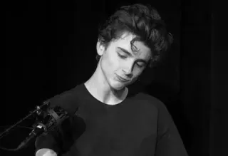 🕳 51990f5a Timothée Chalamet attore, celebrità, ritratto, uomo, bianco e nero telegram sticker