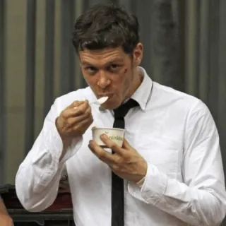 📰 769ed769 mężczyzna, jedzenie, lody, portret, biała koszula telegram sticker