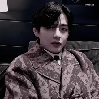 🥓 7b7d5589 VANTEGIFS personne, célébrité, homme, manteau, mode, portrait whatsapp sticker