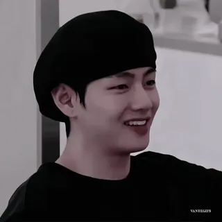 🥓 c17a9caf VanteGIFs personne, portrait, homme, sourire whatsapp sticker