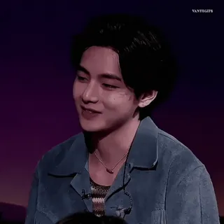 🥓 fbb7404f V K-pop, BTS, Taehyung, Idole, Chanteur, Célébrité whatsapp sticker