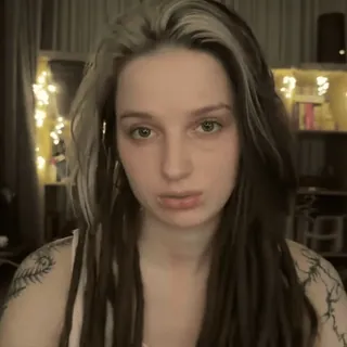 😏 b95013fa 女人, 人, 脏辫, 头发, 肖像 telegram sticker