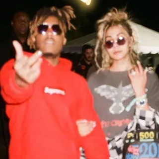 🖕 49480a88 Stinkefinger, Supreme, roter Hoodie, Sonnenbrille, Paar telegram sticker