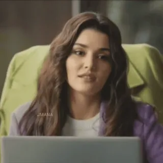 🍯 51b64855 JMANA wanita, potret, berambut cokelat, bisnis, laptop telegram sticker