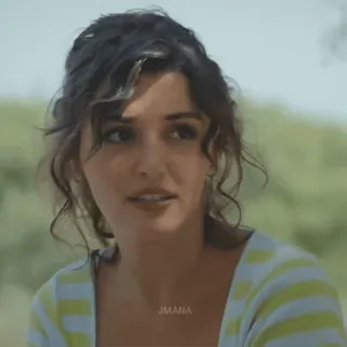 🍯 9503c093 JMANA wanita, potret, orang, wajah, rambut, Hande Ercel, aktris telegram sticker