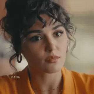 🍯 e3d135f5 wanita, potret, perempuan, wajah, rambut keriting telegram sticker