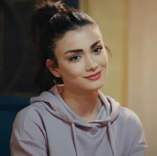 🍇 24c3f89e ผู้หญิง, ภาพเหมือน, คน, ยิ้ม, เสื้อมีฮู้ด, ในร่ม telegram sticker