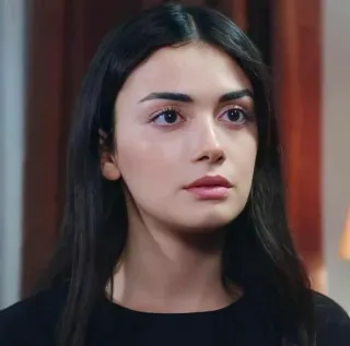 🍇 a35864cf ผู้หญิง, ภาพเหมือน, ผมสีน้ำตาลเข้ม, ใบหน้า telegram sticker