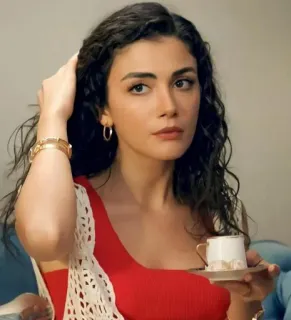 🍇 ac1dd1a1 ผู้หญิง, ภาพเหมือน, ผมสีน้ำตาลเข้ม, กาแฟ, ในร่ม telegram sticker