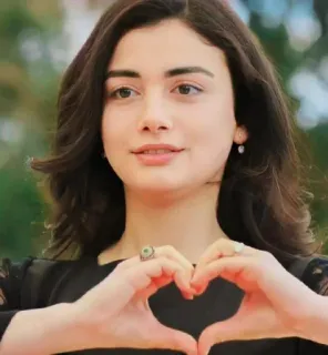 🍇 dce6d9b7 ผู้หญิง, หัวใจ, ความรัก, เด็กผู้หญิง, ภาพเหมือน telegram sticker