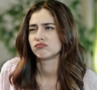 🍓 00d4e4b5 ผู้หญิง, สีหน้า, ภาพเหมือน, ผมสีน้ำตาลเข้ม, เคร่งขรึม telegram sticker