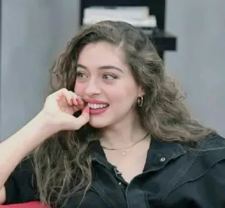 🍓 22c9d6a0 ผู้หญิง, ยิ้ม, ภาพเหมือน telegram sticker