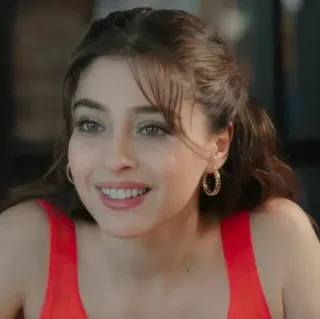 🍓 5e81e51b ผู้หญิง, ภาพเหมือน, ใบหน้า, เด็กผู้หญิง, บุคคล, เสื้อสีแดง telegram sticker