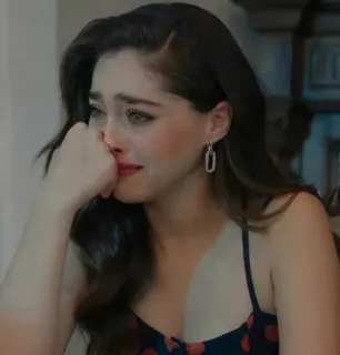 🍓 6f9b8533 ผู้หญิง, ร้องไห้, เศร้า, อารมณ์, ภาพเหมือน, ผมสีน้ำตาล telegram sticker