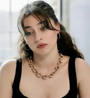 🍓 b445768b ภาพเหมือน, ผู้หญิง, สร้อยคอ, เครื่องประดับ, ผมสีน้ำตาลเข้ม telegram sticker