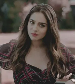 🍓 b9540017 ผู้หญิง, ผมสีน้ำตาลเข้ม, ภาพเหมือน, คน telegram sticker