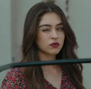 🍓 c61d7052 ผู้หญิง, ขยิบตา, ชุดเดรสลายดอก, ภาพบุคคล, สวย telegram sticker