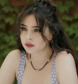 🍓 f30c09a2 ผู้หญิง, ภาพเหมือน, เด็กผู้หญิง, ผมสีน้ำตาลเข้ม, สร้อยคอ telegram sticker