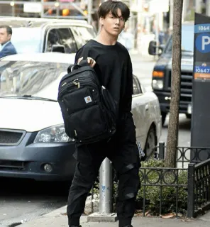 🐰 8d748bc9 ผู้ชาย, ถนน, กระเป๋าเป้, สไตล์, เมือง telegram sticker