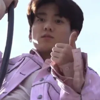 🥊 d96938d4 thumbs up, person, portrait, positive, gesture, approval whatsapp sticker