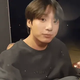 🥥 47921a66 SOLARIAWA 人物, 男性, ポートレート, 男性, セーター, 屋内 telegram sticker