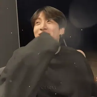 🥥 dac924c8 SOLARIIWA 男性, 屋内, 人, 笑顔, 幸せ, 韓国 telegram sticker