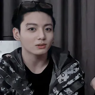 🌑 fb8f8b18 Jungkook K-pop, Cantor coreano, BTS, celebridade, homem, retrato whatsapp sticker