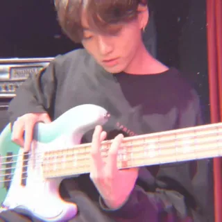 🐇 4b0b0d66 Бас-гитара, Музыкант, Музыкальный инструмент, Музыка, Гитарист, Играет на гитаре telegram sticker
