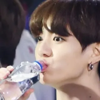 🍼 7872eb60 personne, eau, boire, bouteille, gros plan, homme telegram sticker