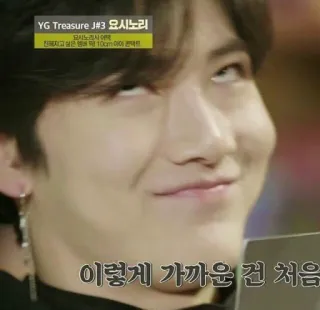 🪐 7477b2f4 이렇게 가까운 건 처음 telegram sticker