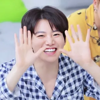 🪐 7fc8fcd2 persona, feliz, sonriendo, alegre, retrato telegram sticker