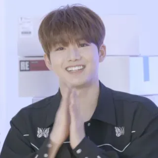 🪐 ac6ce237 hombre, sonriendo, retrato, persona, kpop, feliz telegram sticker