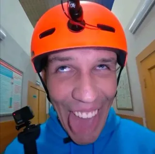 😛 bbcf9227 남자, 헬멧, 엉뚱한, 눈, 혀, 웃긴 telegram sticker