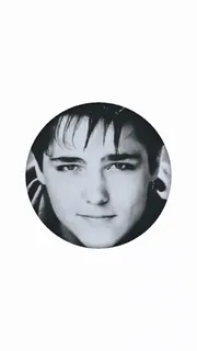 🌟 2ee3b5e8 человек, портрет, лицо, черно-белое, серьги, монохром telegram sticker