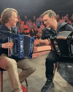 🌟 df35f41f аккордеон, музыка, музыканты, выступление, развлечения, сцена telegram sticker