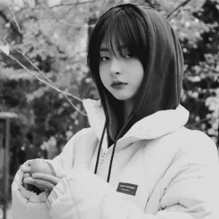 🤍 ddefa3ef 女の子, アジア人, ポートレート, パーカー, ティーン telegram sticker