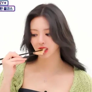 🐈‍⬛️ a7e4b5cc 女性, 食べる, 箸, 食べ物, アジア, 餃子 whatsapp sticker