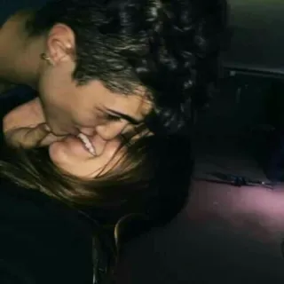 😍 00ee2205 키스, 사랑, 커플, 로맨스, 애정 telegram sticker