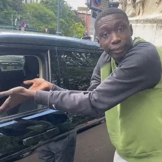 👍 09910dc4 Khaby Lame Khaby Lame, 喜剧演员, 网红, TikTok, 名人, 病毒式传播 telegram sticker