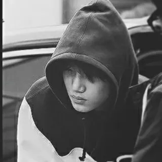 🗝 0be19d4e 连帽衫, 青少年, 室内, 黑白, 肖像 whatsapp sticker