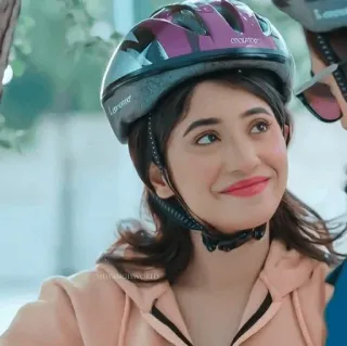 🤩 f7219b4d 여자, 헬멧, 자전거 타기, 사람, 야외, 안전 telegram sticker