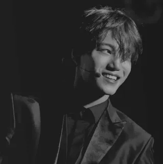 🌑 0d8dead0 pessoa, sorrindo, retrato, homem, preto e branco whatsapp sticker