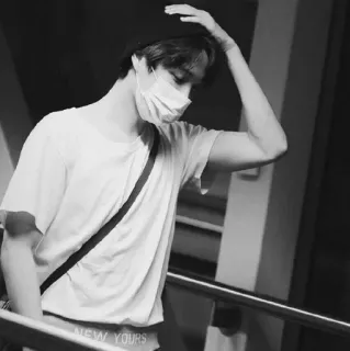 🌑 0d96617d NEW YOURS homem, chapéu, máscara, escadas, preto e branco, retrato, moda whatsapp sticker