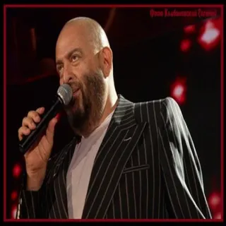 😁 67201c3a Фоно Климентовский (сценический) man, microfoon, portret, zanger telegram sticker